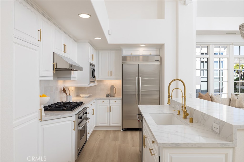 2545 Bungalow Place #12