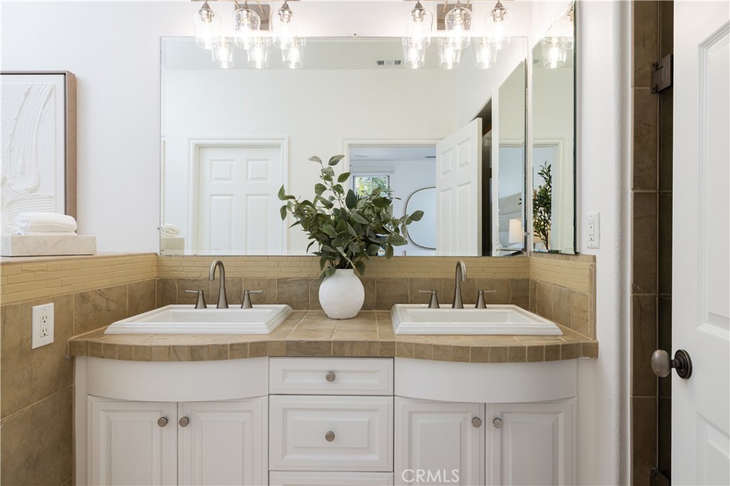 2545 Bungalow Place #12