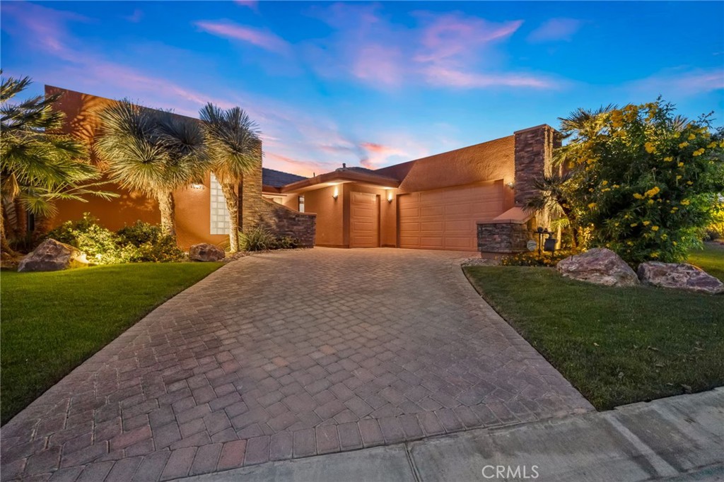 50075 Camino Privado