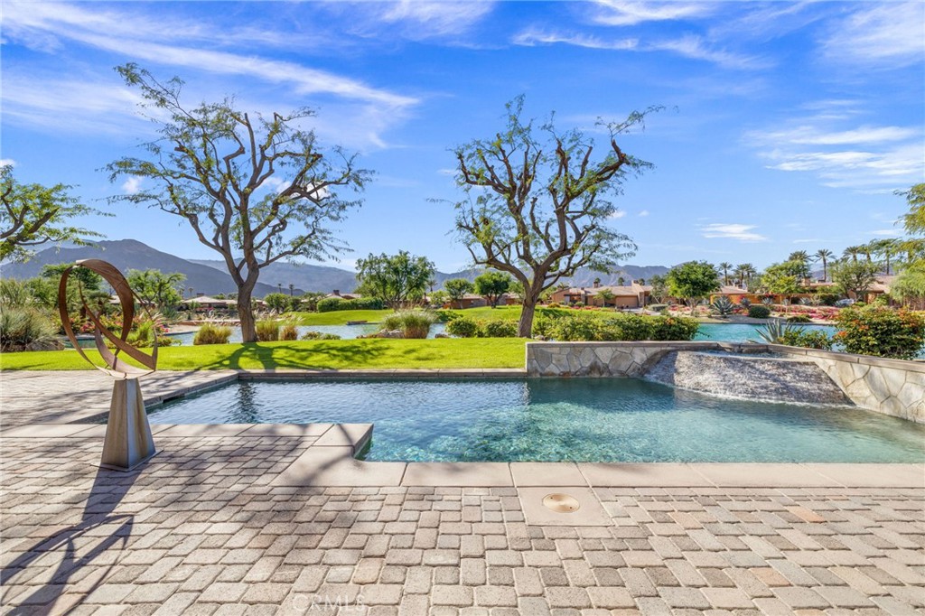 50075 Camino Privado