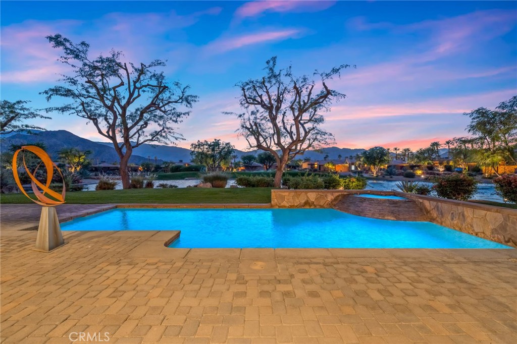 50075 Camino Privado