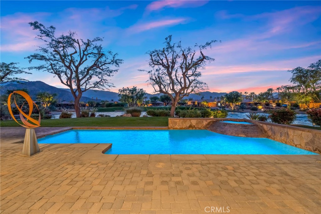 50075 Camino Privado