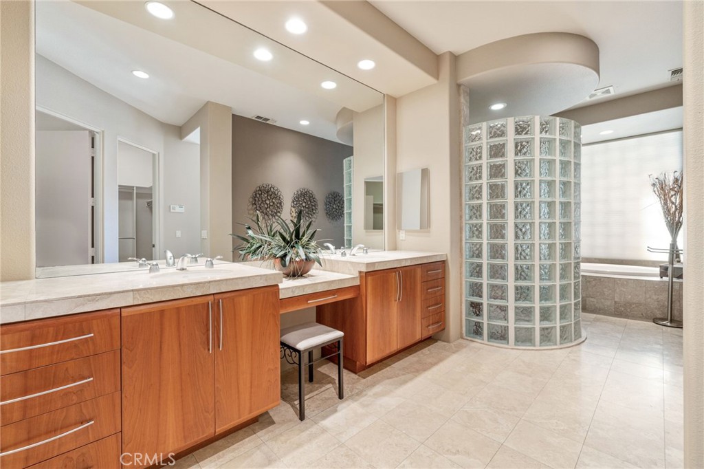 50075 Camino Privado