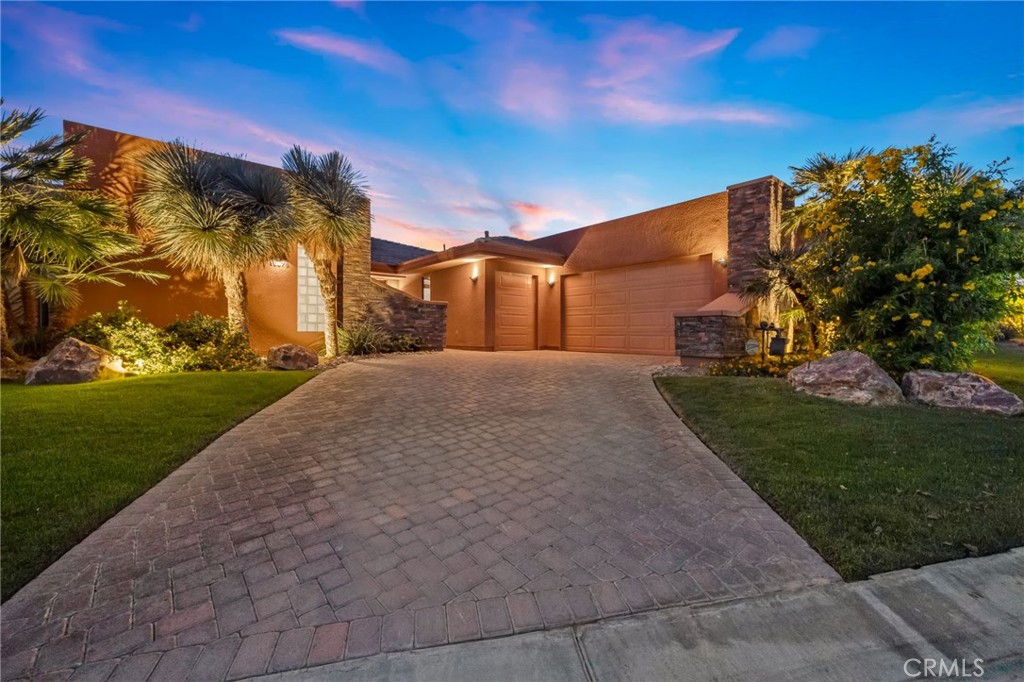 50075 Camino Privado