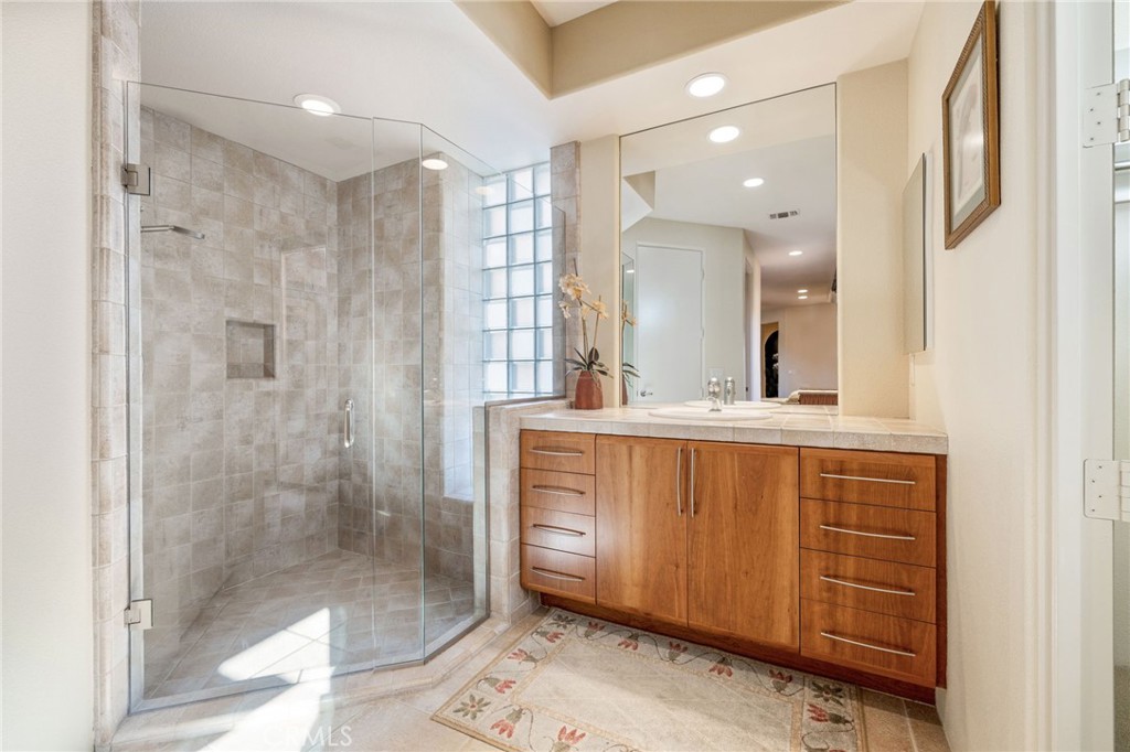 50075 Camino Privado