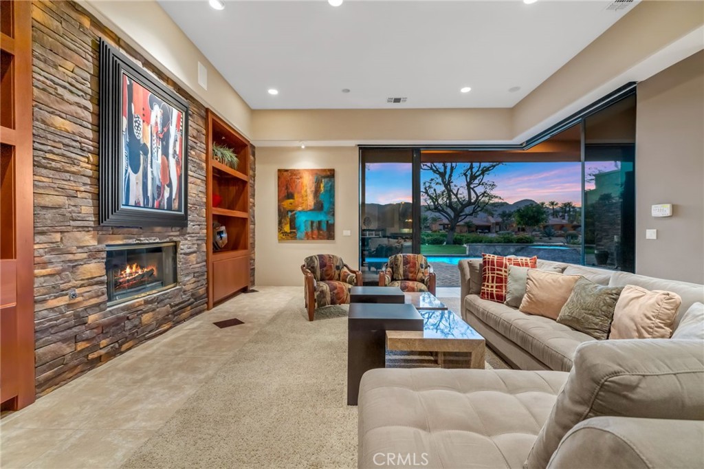 50075 Camino Privado