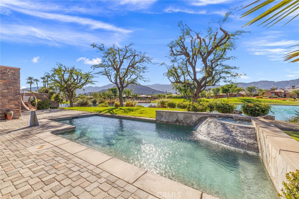 50075 Camino Privado