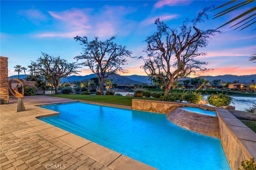 50075 Camino Privado