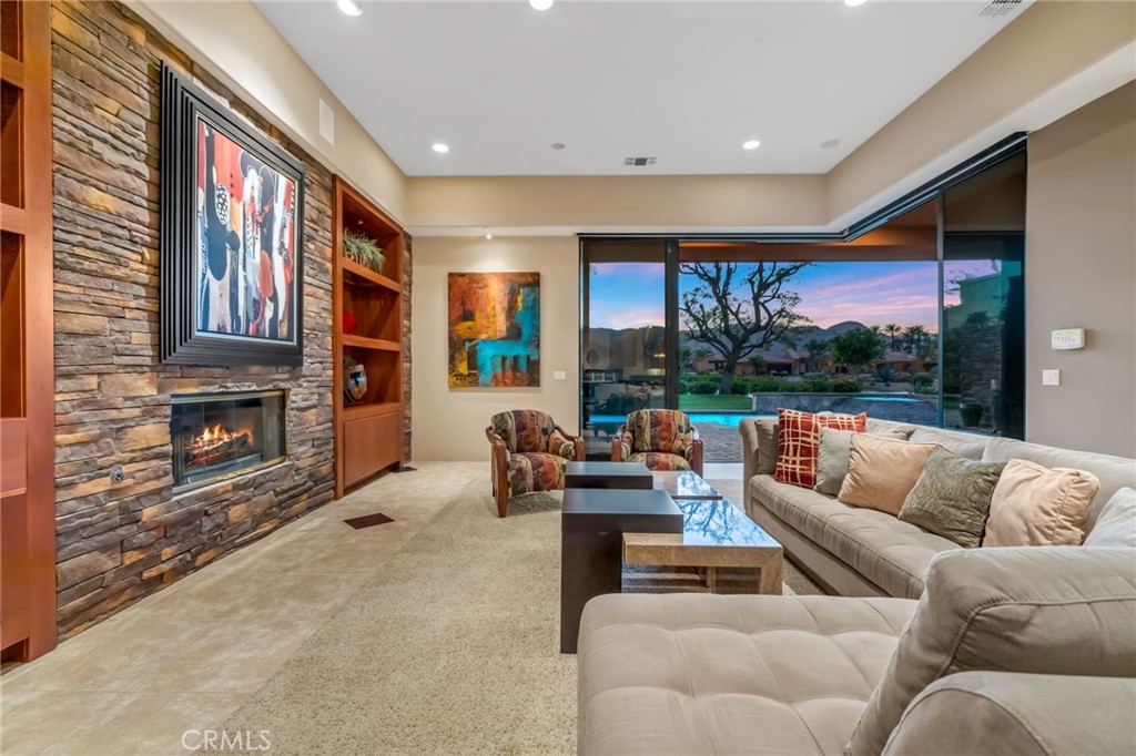 50075 Camino Privado