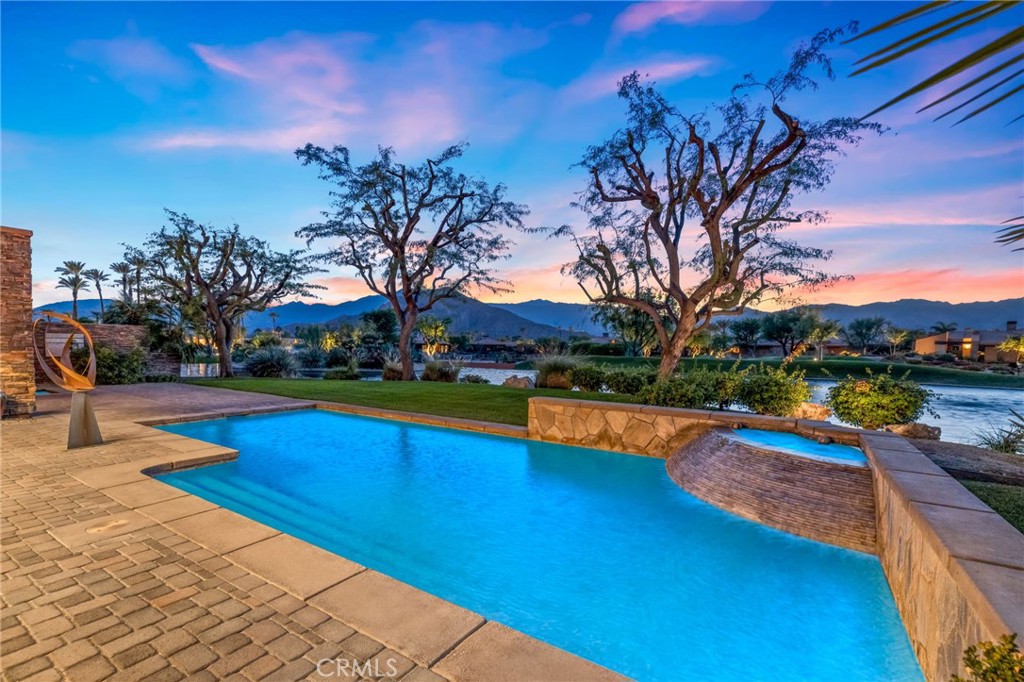 50075 Camino Privado