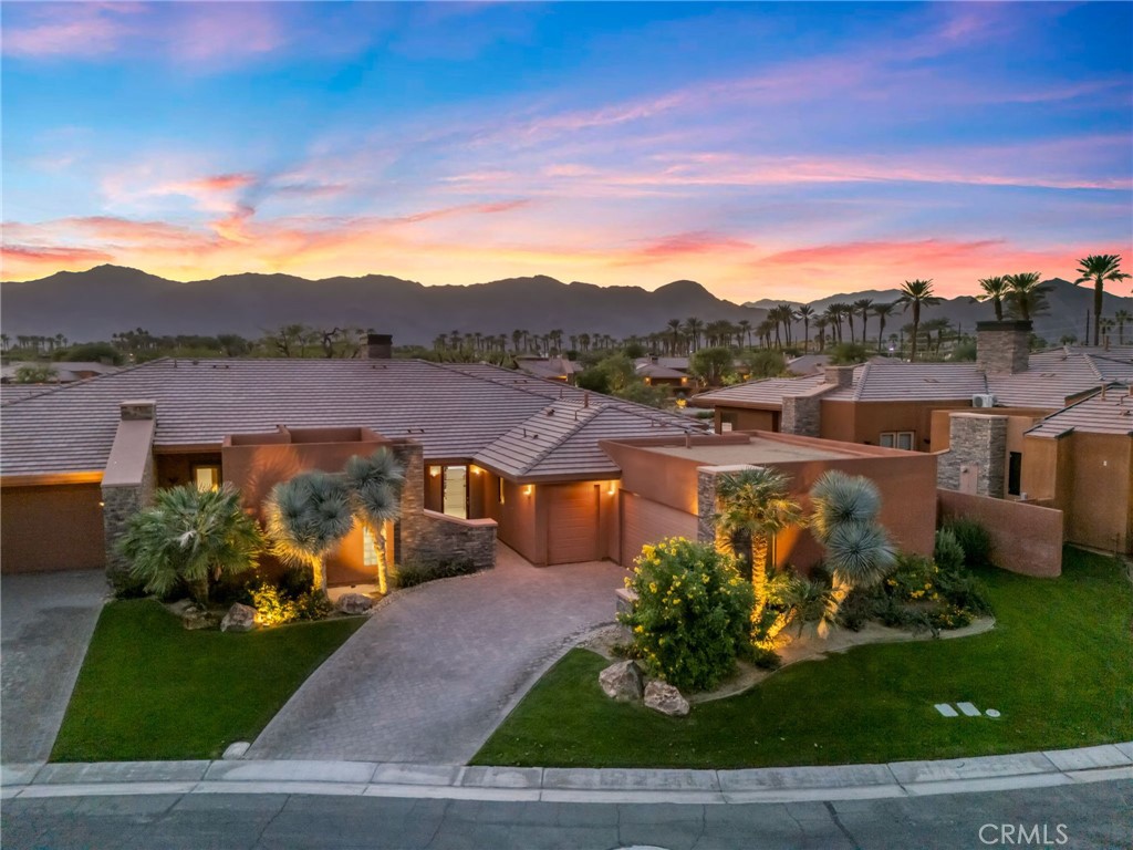 50075 Camino Privado