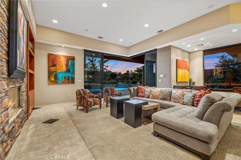 50075 Camino Privado