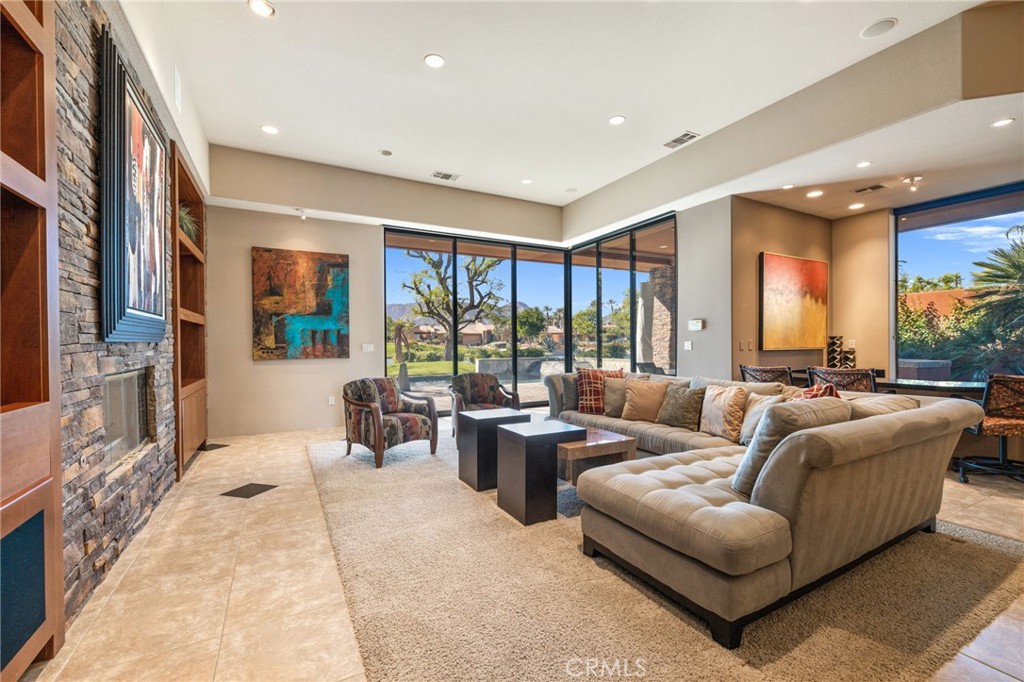 50075 Camino Privado