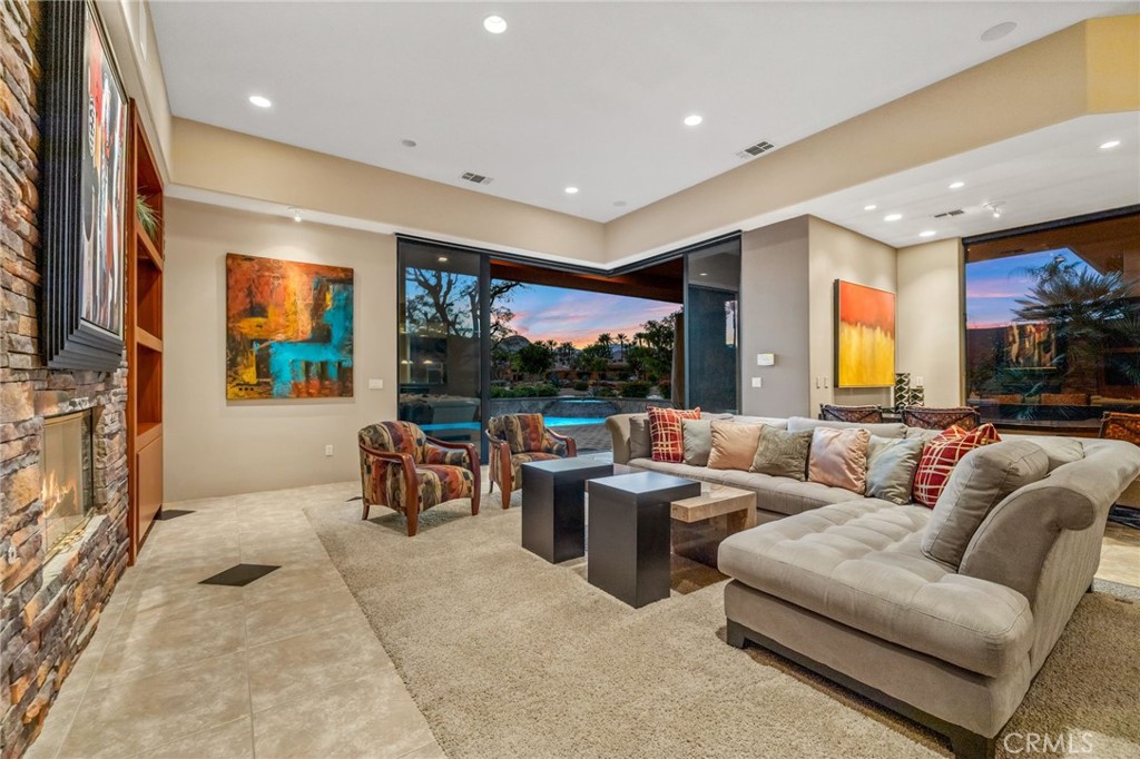 50075 Camino Privado