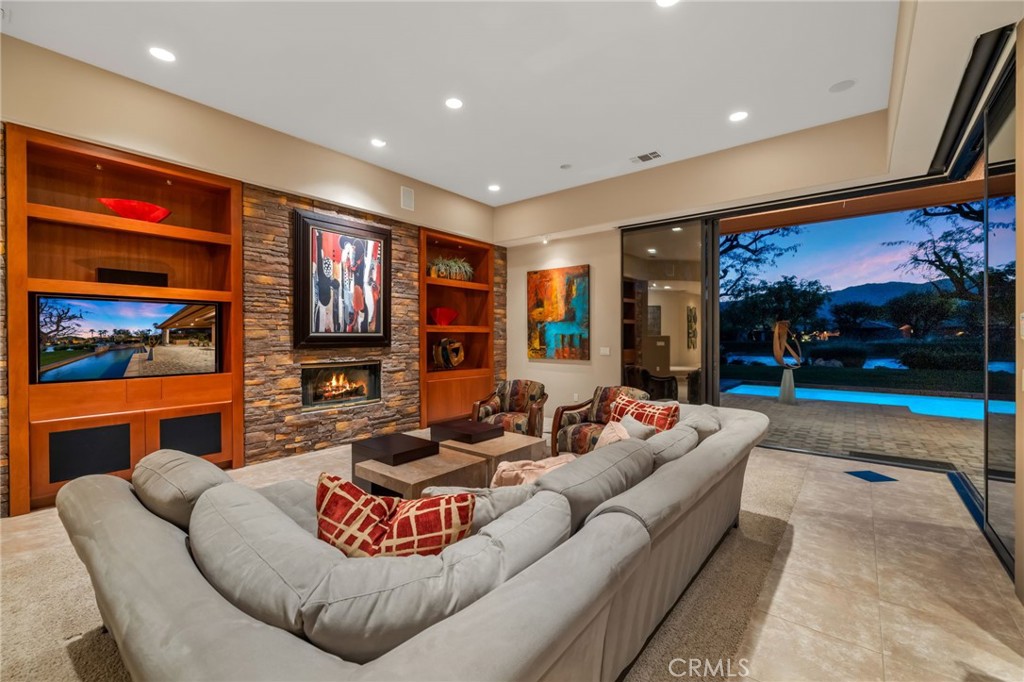 50075 Camino Privado