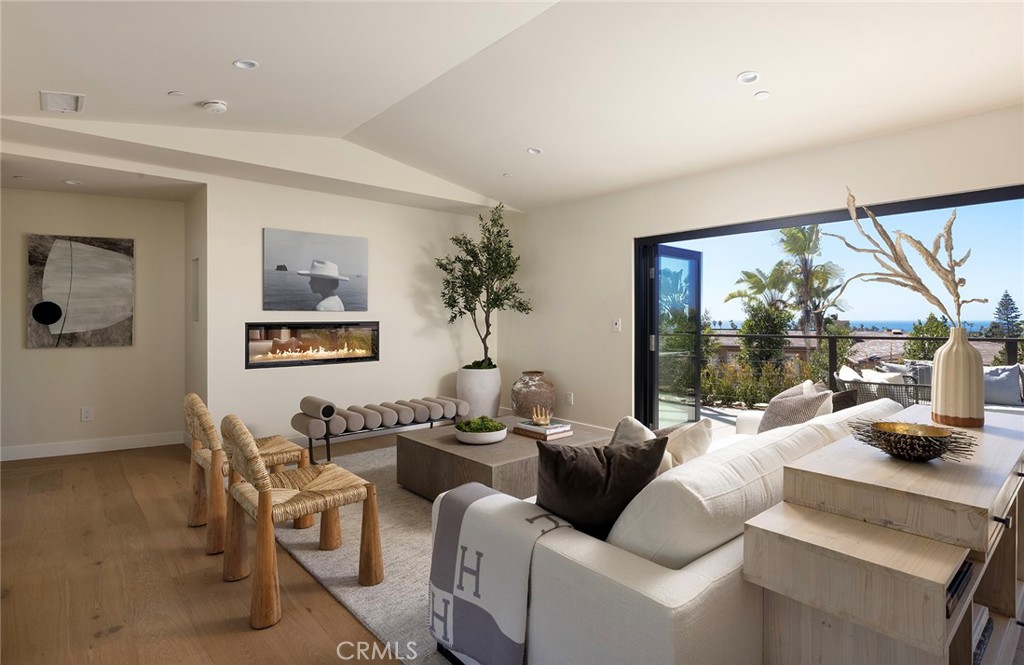 149 Avenida De La Paz