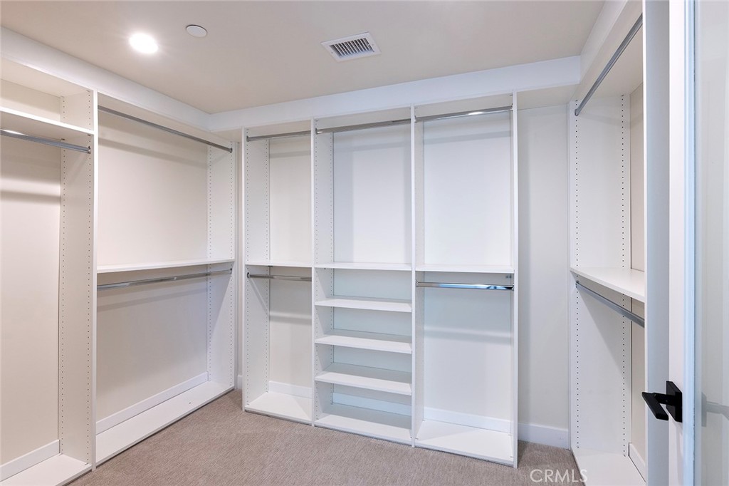 149 Avenida De La Paz