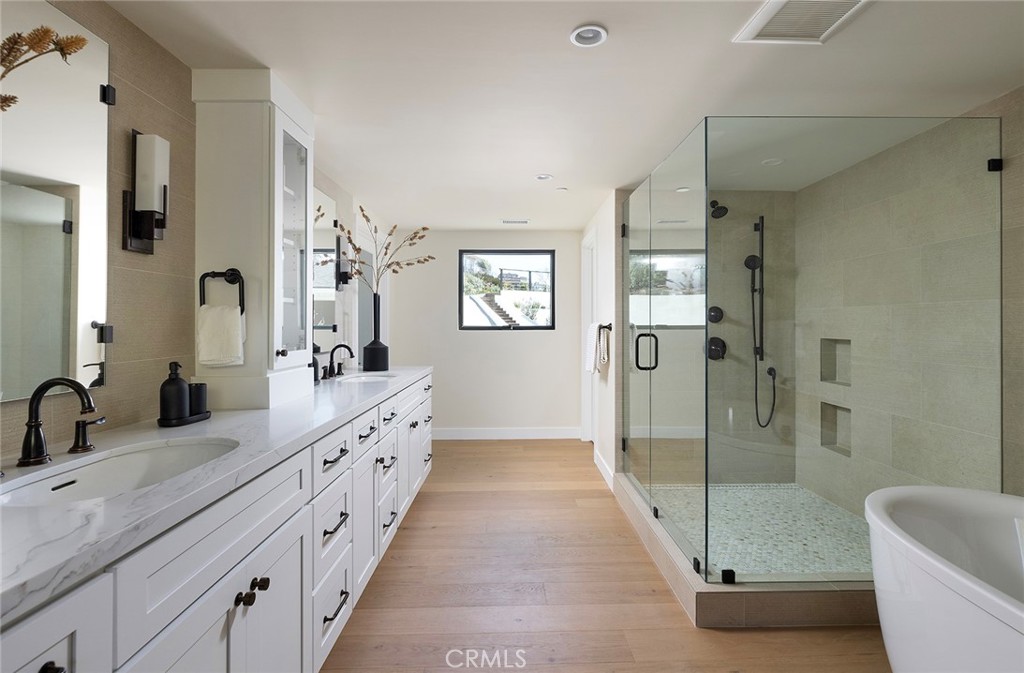 149 Avenida De La Paz