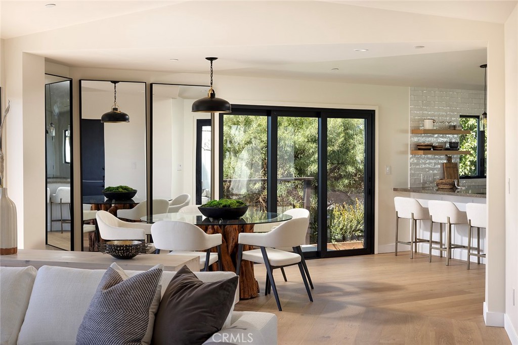 149 Avenida De La Paz