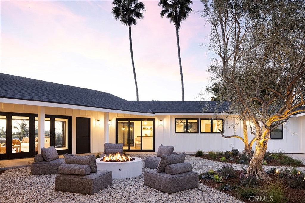 149 Avenida De La Paz