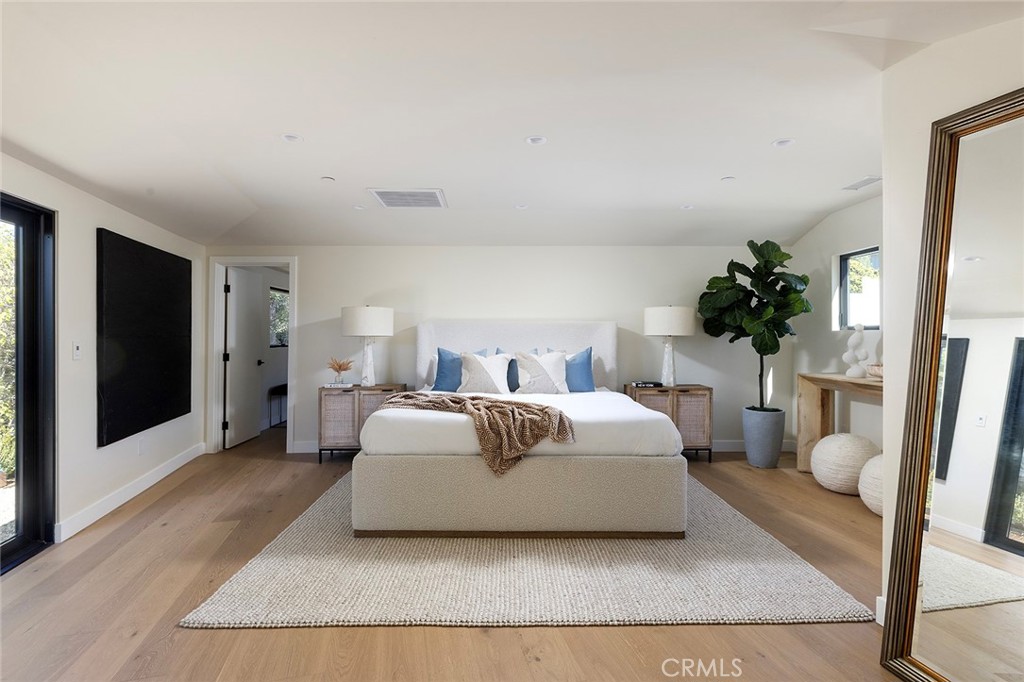 149 Avenida De La Paz