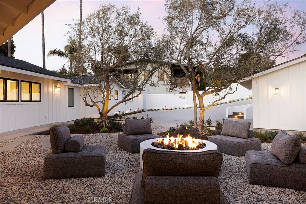 149 Avenida De La Paz