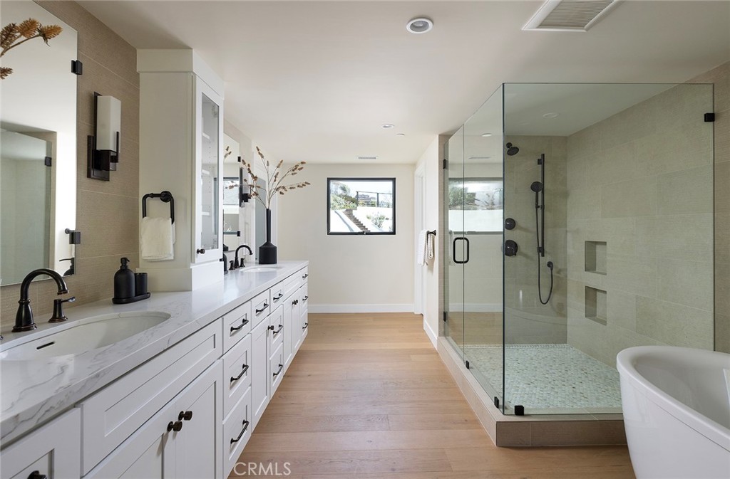 149 Avenida De La Paz