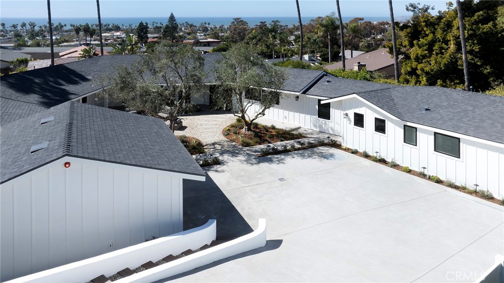 149 Avenida De La Paz