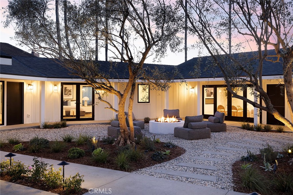 149 Avenida De La Paz