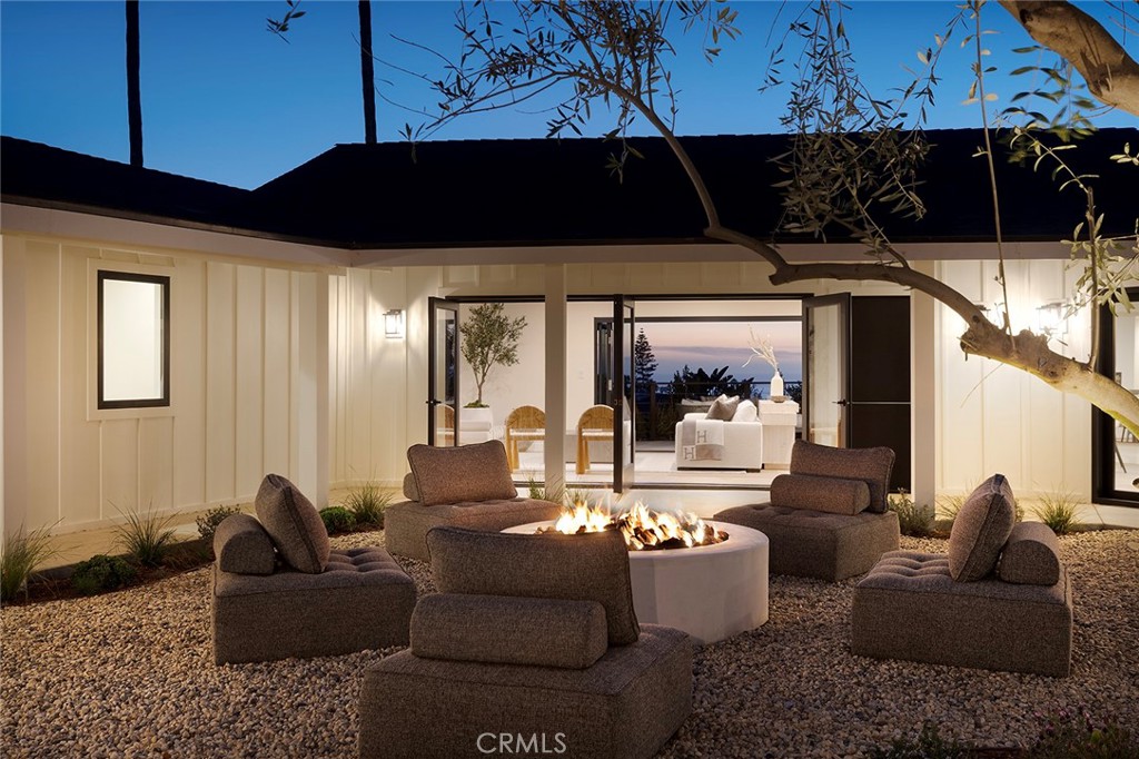 149 Avenida De La Paz