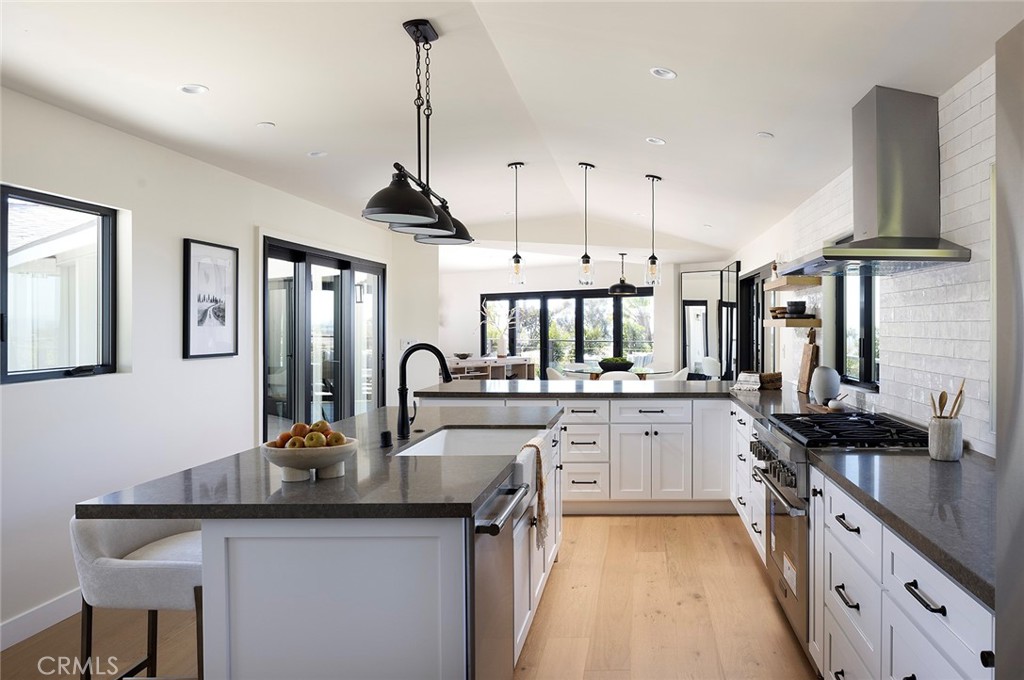 149 Avenida De La Paz