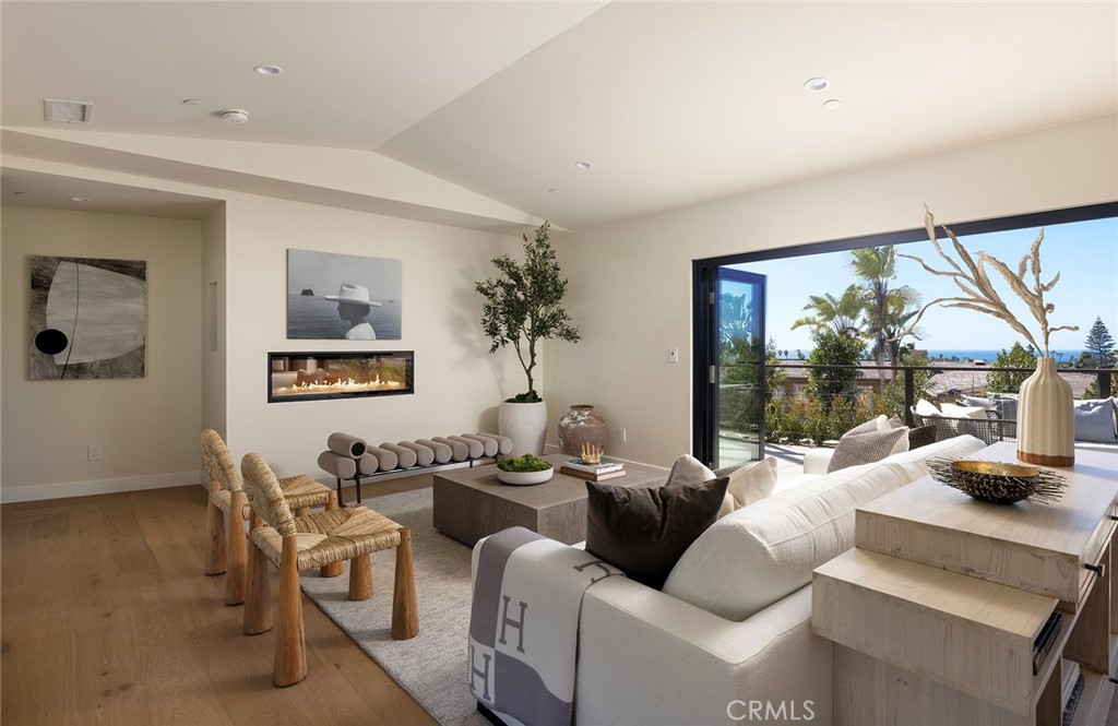 149 Avenida De La Paz