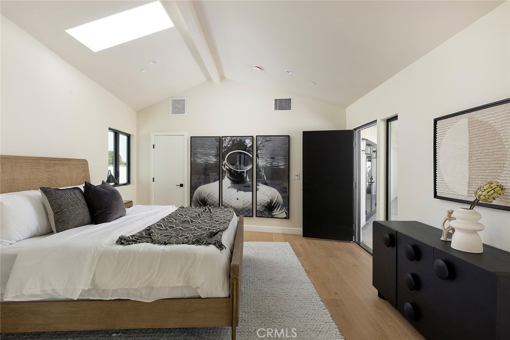 149 Avenida De La Paz