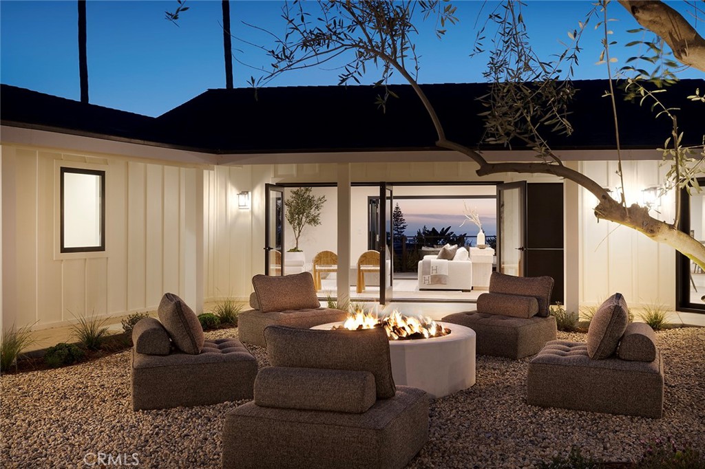 149 Avenida De La Paz