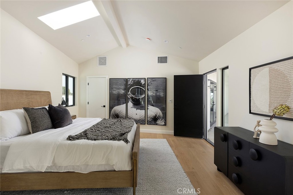 149 Avenida De La Paz