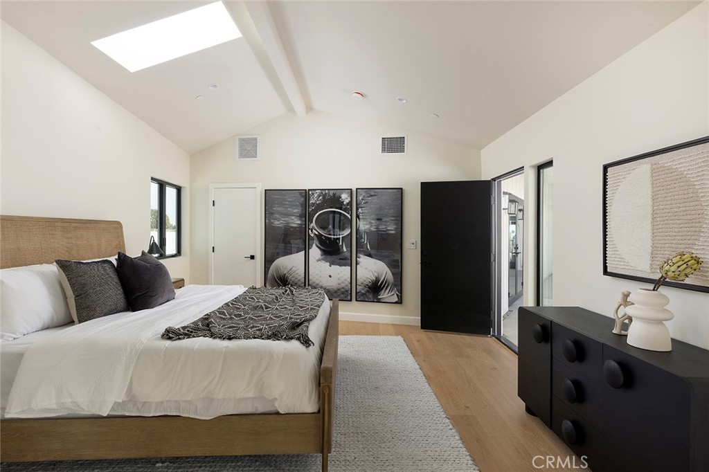 149 Avenida De La Paz