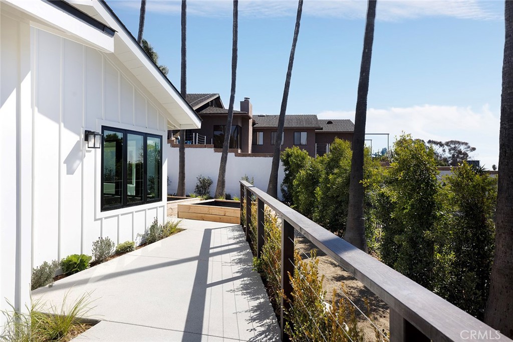 149 Avenida De La Paz