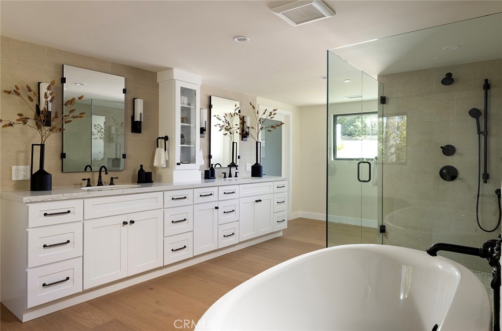 149 Avenida De La Paz