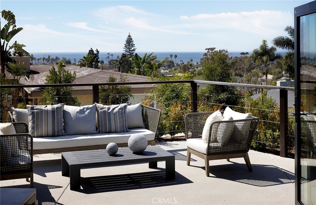 149 Avenida De La Paz