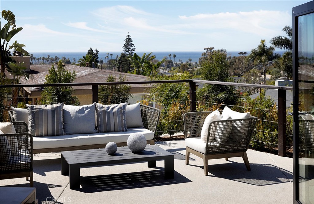 149 Avenida De La Paz