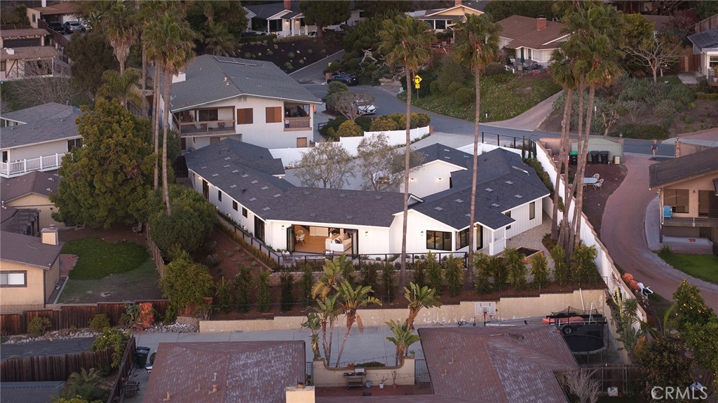 149 Avenida De La Paz