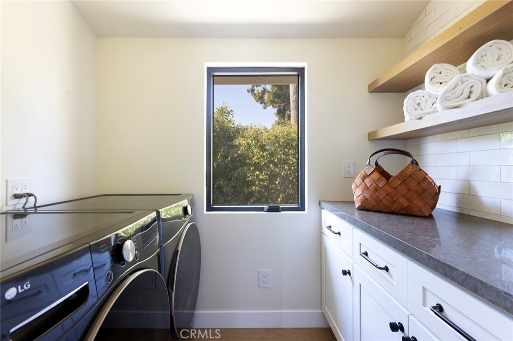 149 Avenida De La Paz