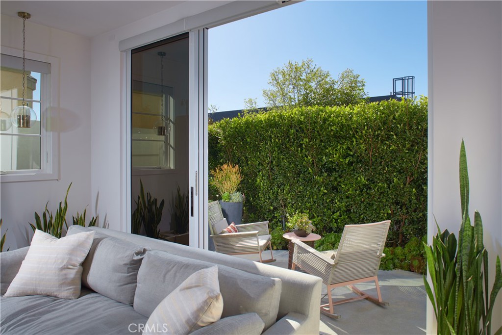 418 Larkspur