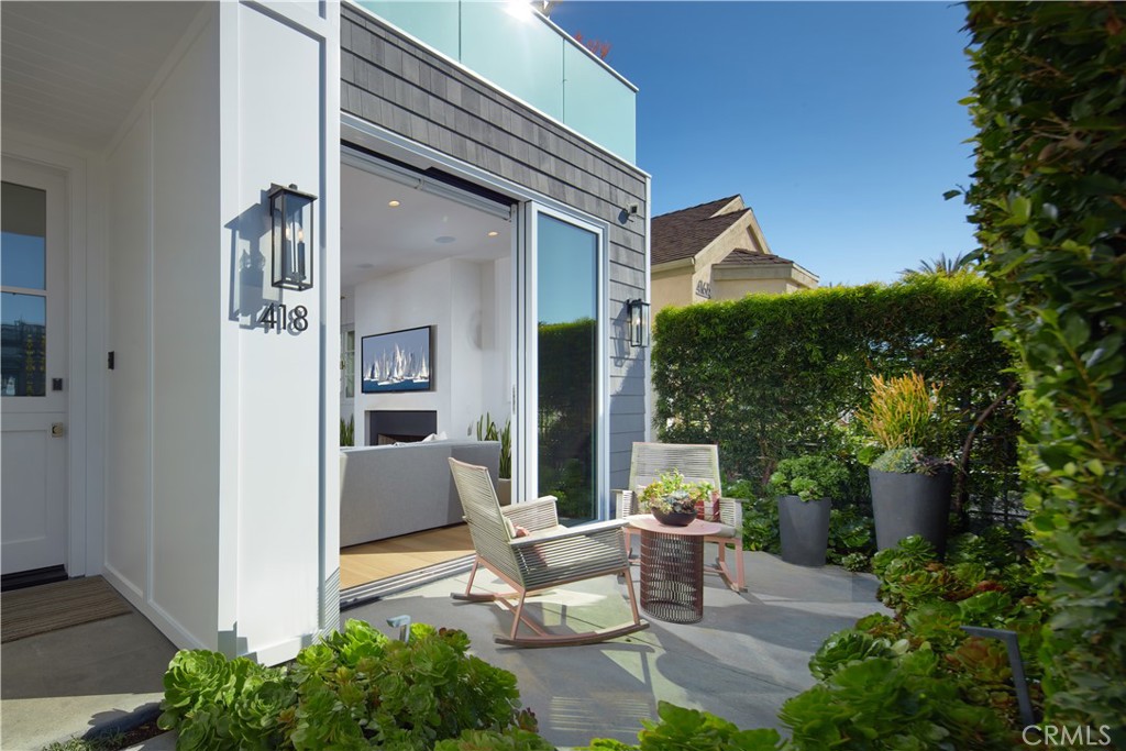 418 Larkspur