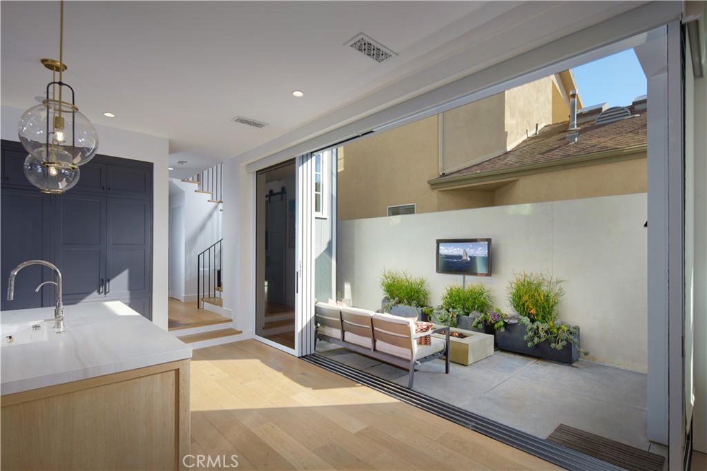418 Larkspur