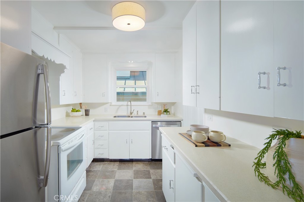 2621 Victoria Drive