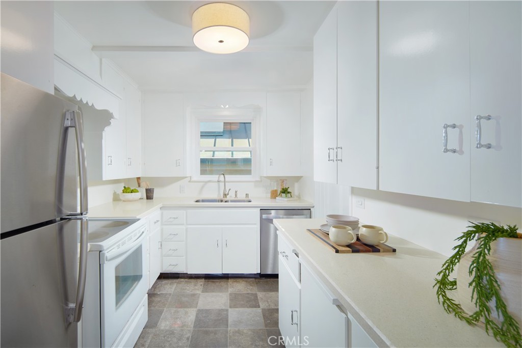 2621 Victoria Drive