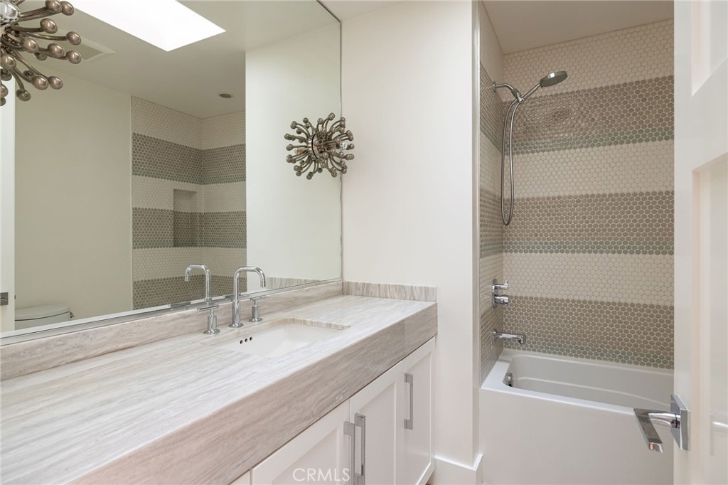 1821 Sandalwood Lane