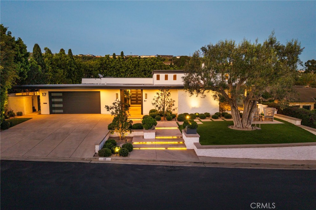 17 Monarch Bay