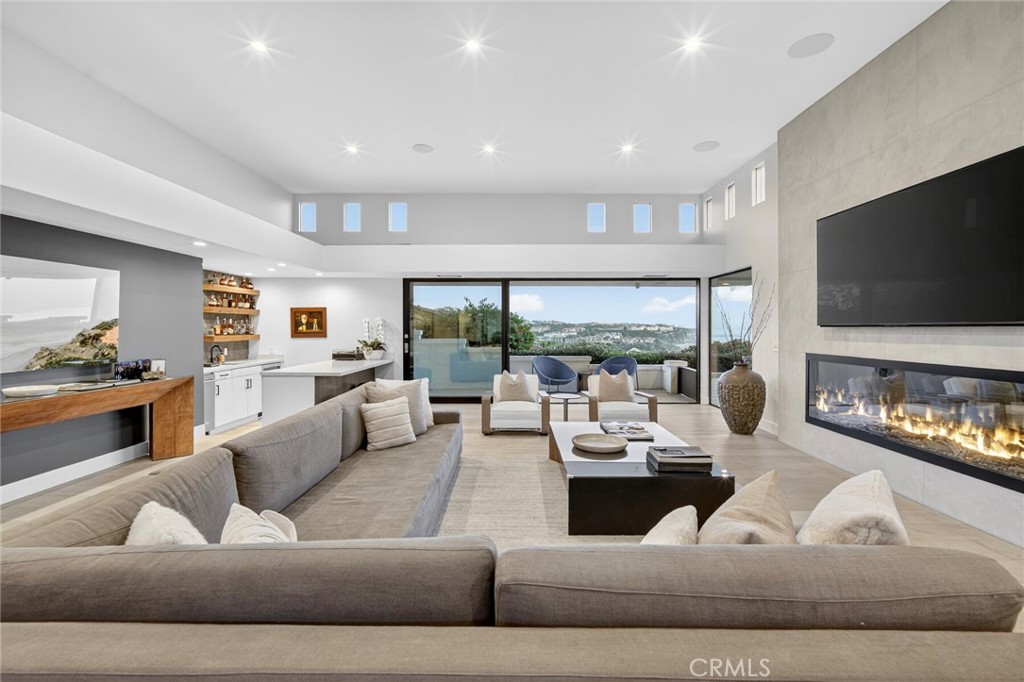 17 Monarch Bay